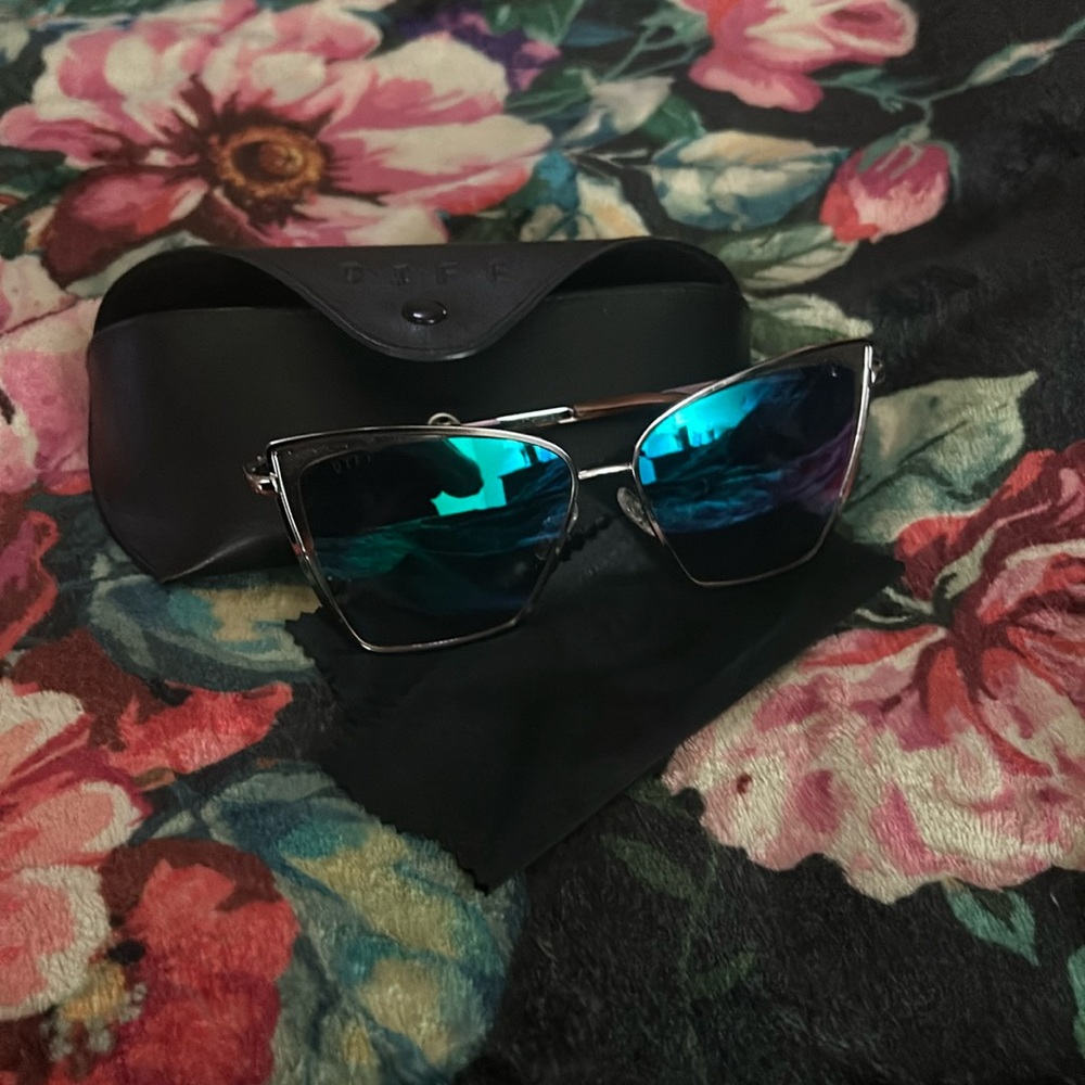 Becky Diff women’s sunglasses blue